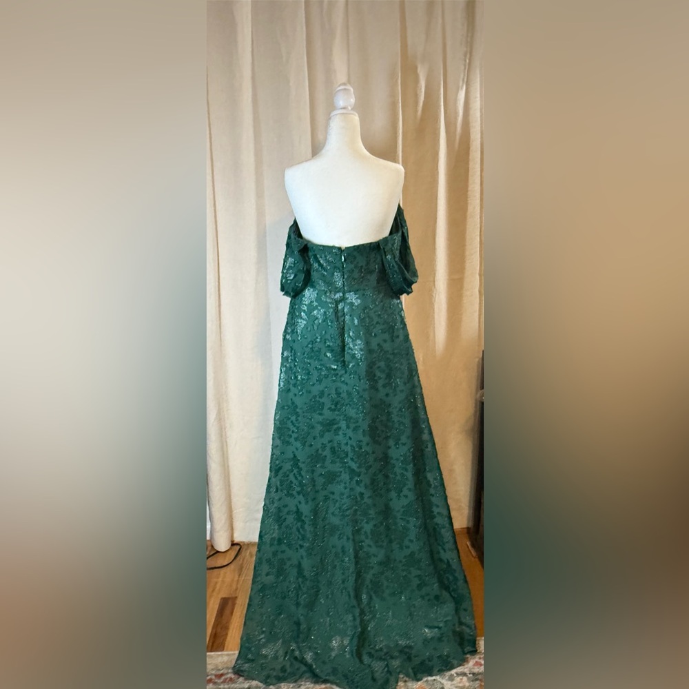 Elegant Green Off-Shoulder Lace Dress - Picture 2 of 5